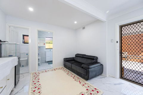 Belmore Brand New Renovated 3Br House AC & Parking - Darwin Holiday 1