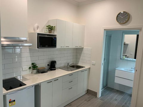 BENDIGO HIGH ST APARTMENTS With KING BED-COURTYARD-KITCHEN-REFURBISHED 2022 - Darwin Holiday 4