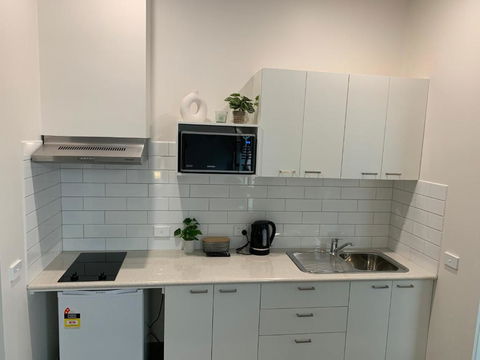 BENDIGO HIGH ST APARTMENTS With KING BED-COURTYARD-KITCHEN-REFURBISHED 2022 - Darwin Holiday 1