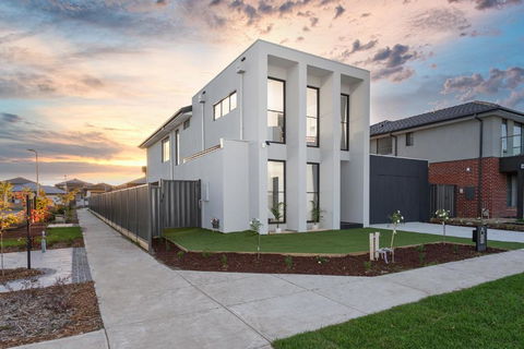 Berwick Lakeside Home - Darwin Holiday 1