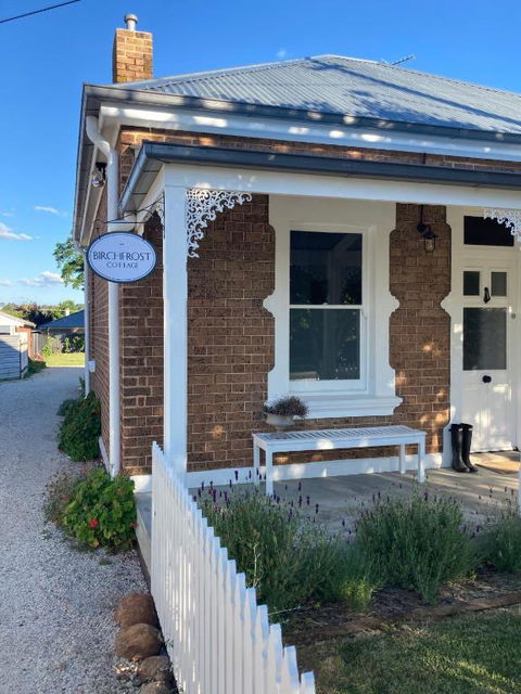 Birchfrost Cottage - Elevated Heritage Aesthetic - Darwin Holiday 4