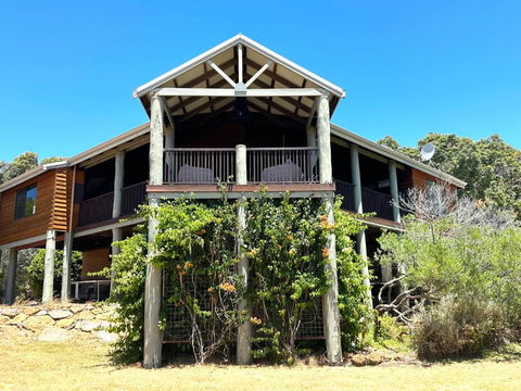 Birdie Beach House-anyone For Tennis, Basketball Or Beach - Darwin Holiday 1