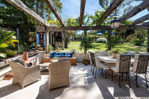Beautiful Provincial Home Red Hill - Darwin Holiday 3