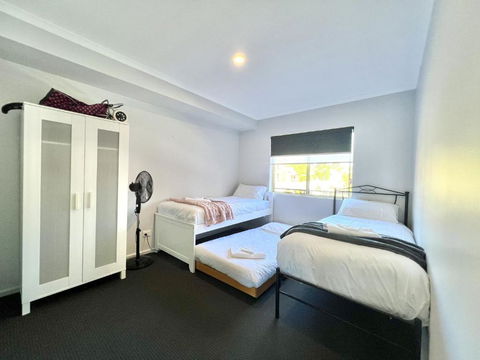 Big Apartment Free Wifi Gated Parking Aircon - Darwin Holiday 3