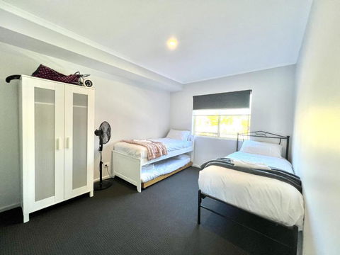 Big Apartment Free Wifi Gated Parking Aircon - Darwin Holiday 4