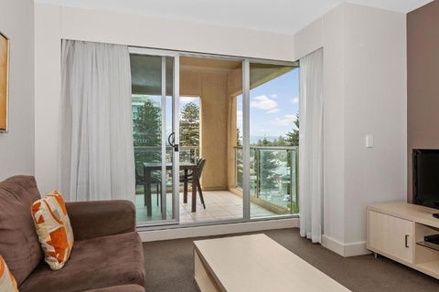Belle Escapes - Glenelg Seaside Apartment - Darwin Holiday 1