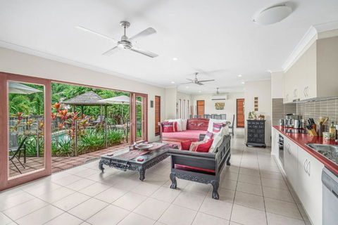 Belle Escapes Villa Latania Palm Cove - Darwin Holiday 3