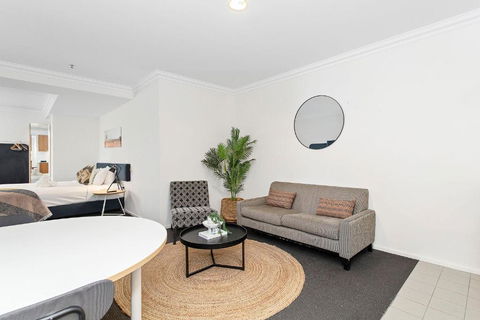 Best Location Downtown Perth - Darwin Holiday 3