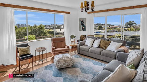 Bermagui Breeze Holiday House 5 Bedroom 18-20 Mumbulla Street - Bermagui - Darwin Holiday 0