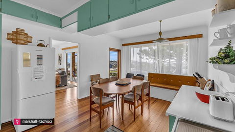 Bermagui Breeze Holiday House 5 Bedroom 18-20 Mumbulla Street - Bermagui - Darwin Holiday 3