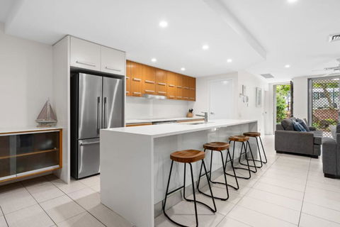 Belle Escapes 3 Bedroom Villa With Private Rooftop Spa - Darwin Holiday 4