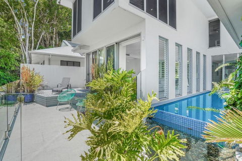 Belle Escapes Tranquil Waters Luxury Home Palm Cove - Darwin Holiday 4