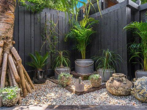 Black Beauty Studio - Darwin Holiday 4