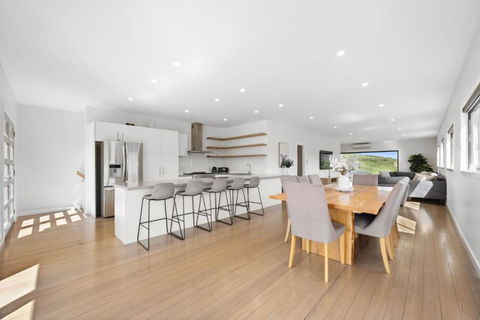 Black Diamond - Merrijig - Sleeps 14 - Darwin Holiday 4