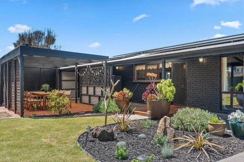 Black Pearl - Aldinga Beach - C21 SouthCoast Holidays - Darwin Holiday 0