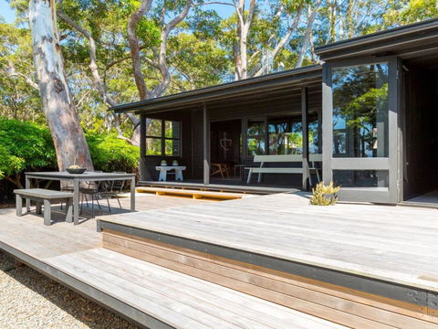 Black Shack On Hyams Beach - Darwin Holiday 3