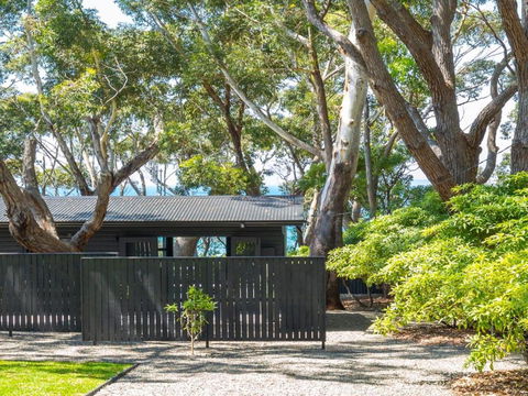 Black Shack On Hyams Beach - Darwin Holiday 4