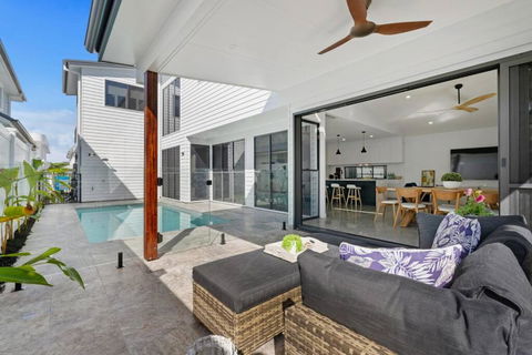 Black Wattle Beach House - Just Opposite The Beach - Darwin Holiday 0