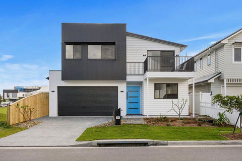 Black Wattle Beach House - Just Opposite The Beach - Darwin Holiday 3