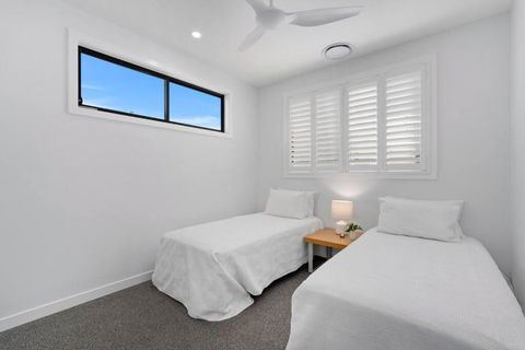 Black Wattle Beach House - Just Opposite The Beach - Darwin Holiday 4