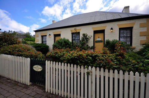 BRIDGE COTTAGES Sargeants & Armoury Cottages 1823 - HISTORY & CHARM - Darwin Holiday 3