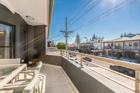 Byron Bay Accom Unit 2 8 Lawson Street, Byron Bay - Absolute Solace - Darwin Holiday 1