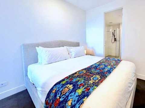 Camberwell Village ONE APT Smart TV - Darwin Holiday 2