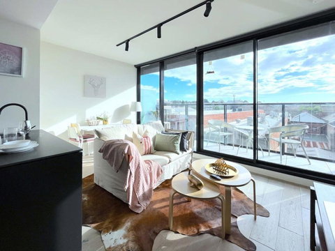 Camberwell Village ONE APT Smart TV - Darwin Holiday 1