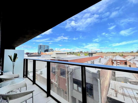 Camberwell Village ONE APT Smart TV - Darwin Holiday 4