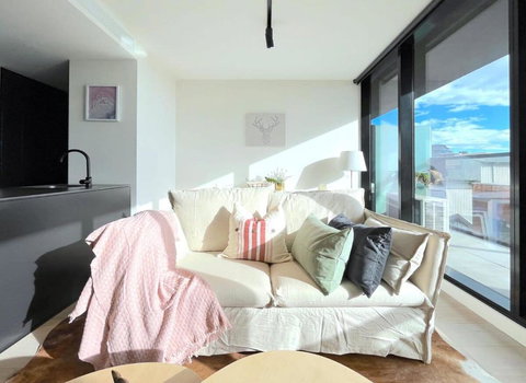 Camberwell Village ONE APT Smart TV - Darwin Holiday 3