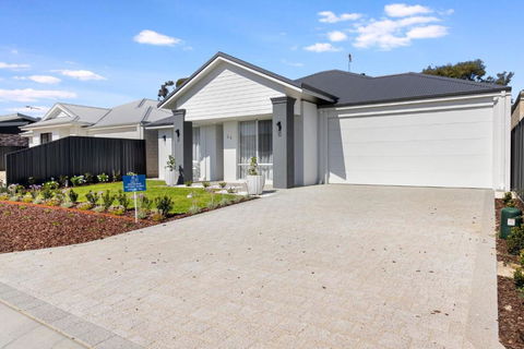 Busselton Beach Vibes - Darwin Holiday 1