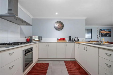 Busselton Home With Secure Boat & Trailer Parking - Darwin Holiday 2