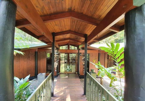 BUTTERFLY BEND - 3 Bedroom Daintree Beach House - Darwin Holiday 4