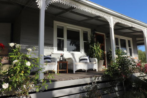 Bylands Cottage Historic Home - Tambo River Views And Pet Friendly - Darwin Holiday 1