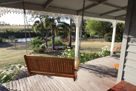 Bylands Cottage Historic Home - Tambo River Views And Pet Friendly - Darwin Holiday 0