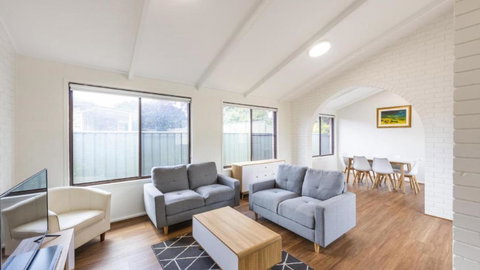 Cabana Feliz Yamba, Pet Friendly Cottage - Darwin Holiday 2