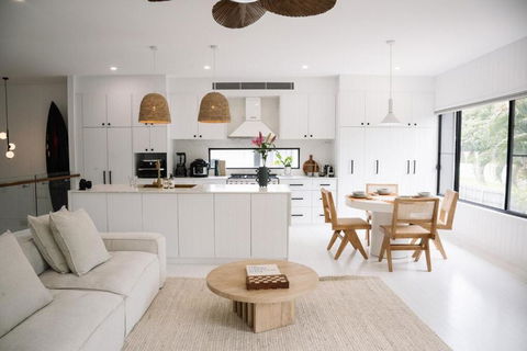 Cabarita - 4 Bedroom Home - Across From The Beach - Darwin Holiday 0
