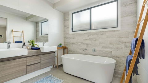 Cabarita Reef House - Pool, Lake, Beach & AC! - Darwin Holiday 3