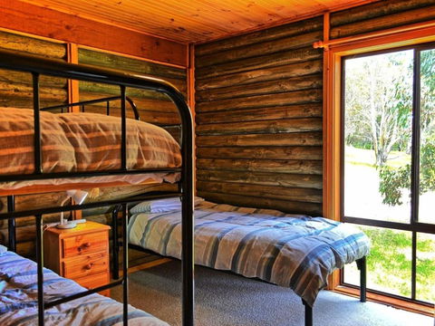Cabin 1 - Snowy Accommodation - Darwin Holiday 3