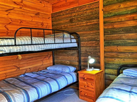 Cabin 1 - Snowy Accommodation - Darwin Holiday 4
