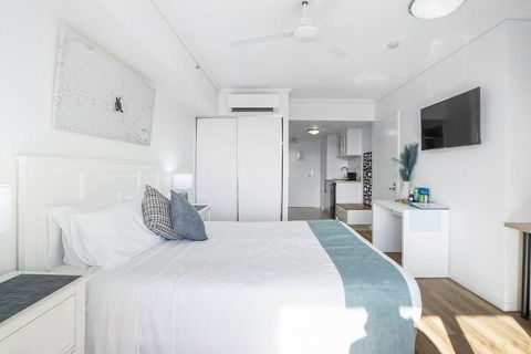Cairns Central Getaway - A Sleek City Studio - Darwin Holiday 3