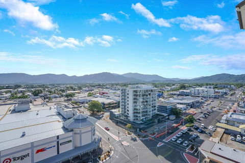 Cairns Central Getaway - A Sleek City Studio - Darwin Holiday 4