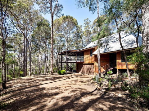 Calistoga Chalet - Luxury Among The Trees - Darwin Holiday 1