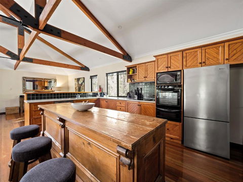 Calistoga Chalet - Luxury Among The Trees - Darwin Holiday 2