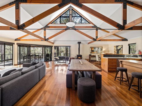 Calistoga Chalet - Luxury Among The Trees - Darwin Holiday 0