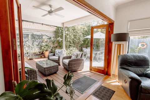 Caloundra- Family Pet Friendly Home With Pool - Darwin Holiday 0