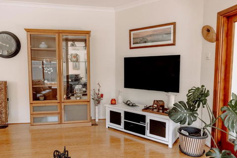 Caloundra- Family Pet Friendly Home With Pool - Darwin Holiday 2