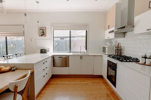 Caloundra- Family Pet Friendly Home With Pool - Darwin Holiday 3