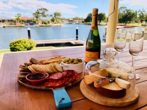 Canal Elegance In Yunderup - Darwin Holiday 0