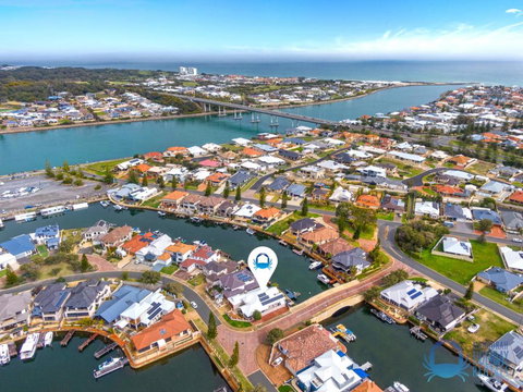 Canal Escape In Wannanup - Darwin Holiday 2